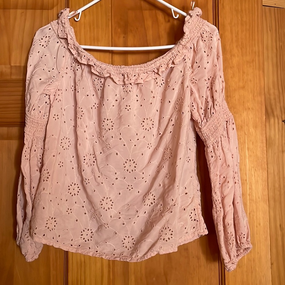 Hinge off the shoulder eyelet top.